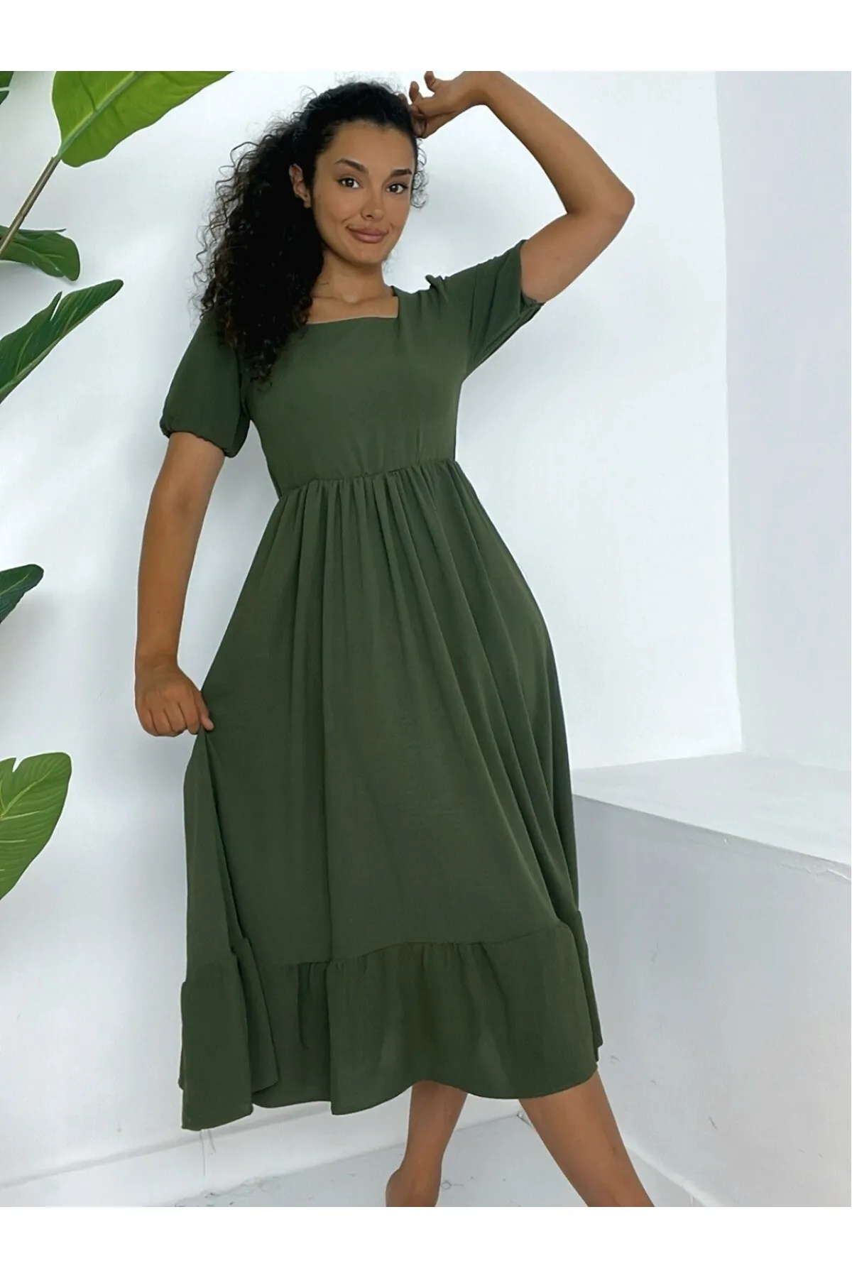 Modamorfo  Kurzärmliges Ayrobin-Kleid mit quadratischem Ausschnitt und elastischer Taille