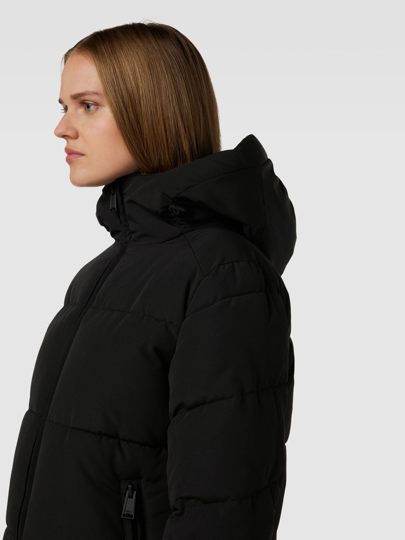 Steppjacke mit Kapuze in schwarz