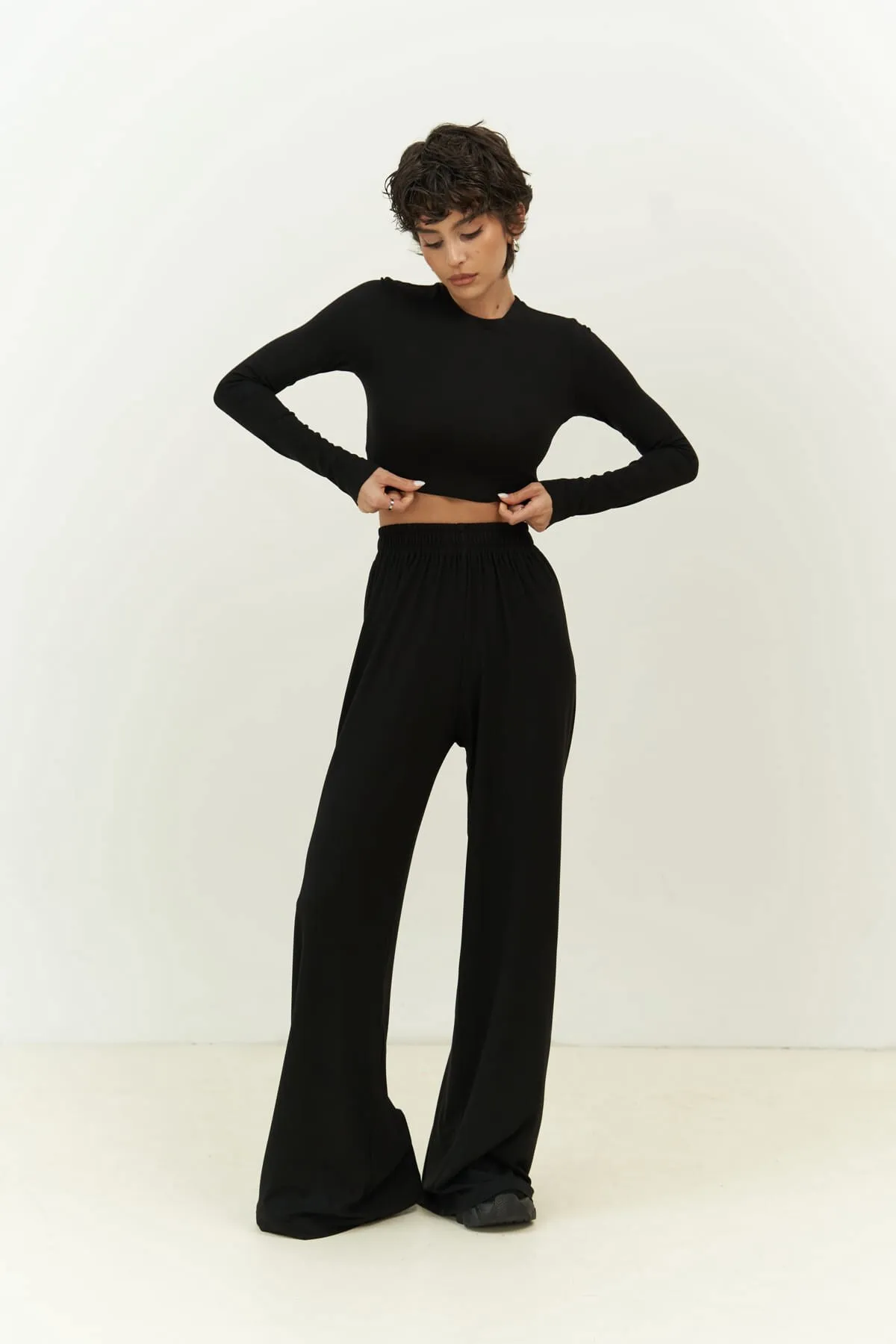 MAİ COLLECTİON  Jany – Langärmliges, schwarzes Crop-Hosen-Set