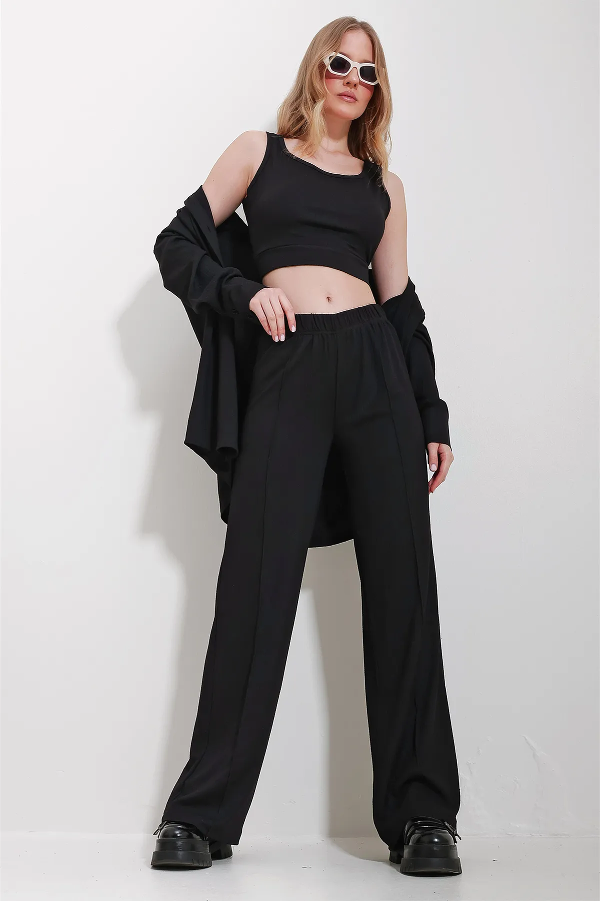 Trend Alaçatı Stili  Schwarzes Crop-Tanktop-Shirt und Hosen-Set für Damen ALC-X11606