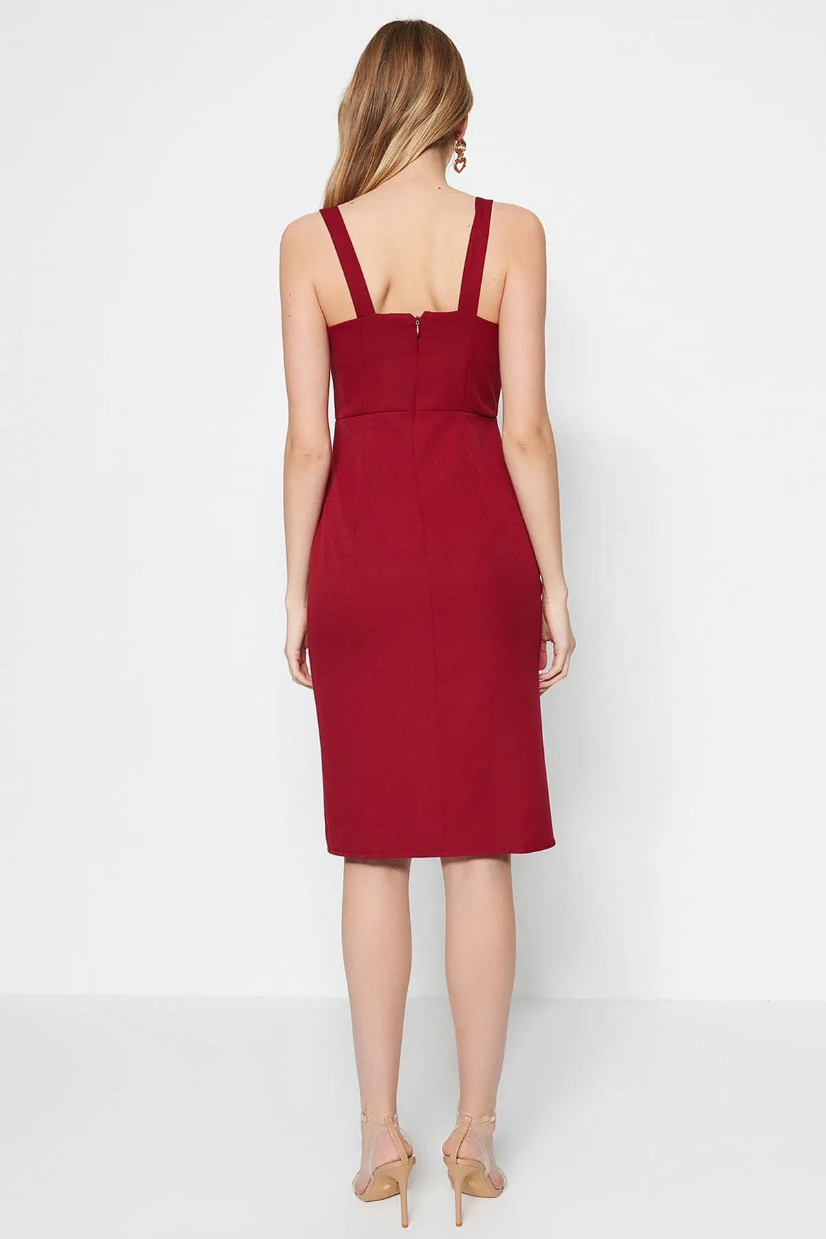 Trendyol Collection  Burgunderrotes Body-Wickel-Midikleid mit Schlitz und Trägern aus Webstoff TWOSS19BB0216
