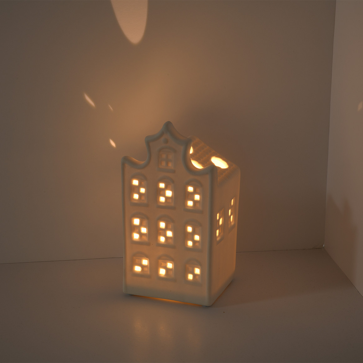 LED-Deko-Haus aus Porzellan weiss