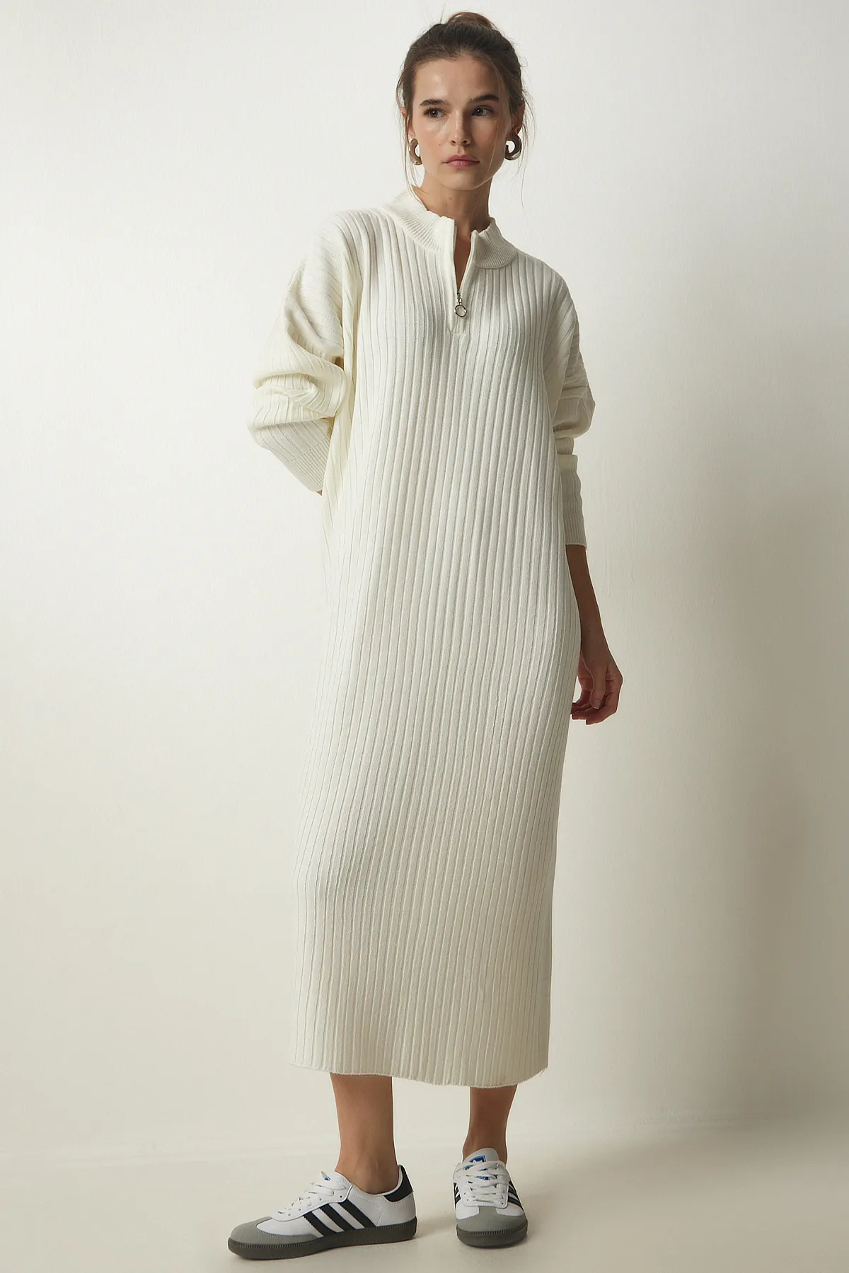 Happiness İstanbul  Knochengeripptes Oversize-Strickkleid für Damen DD01251