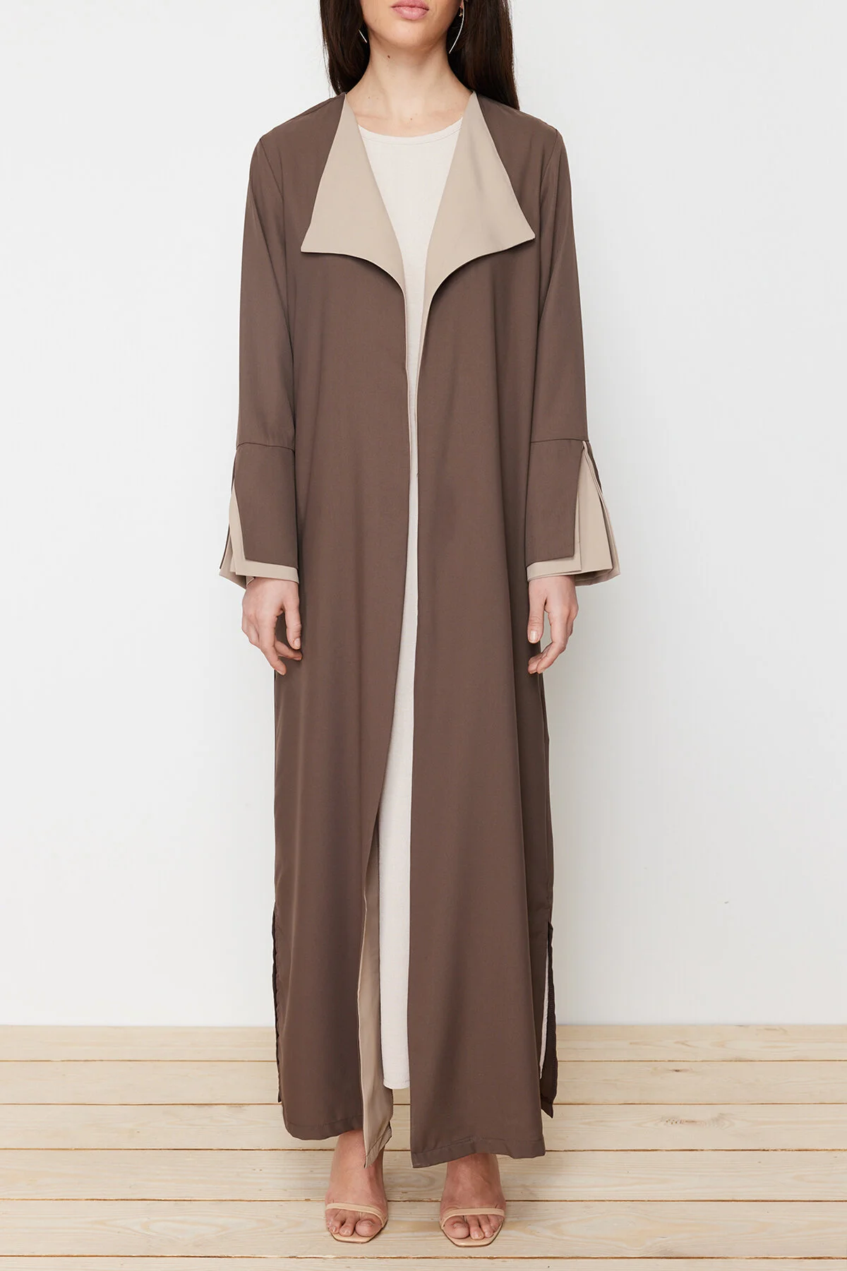 Trendyol Modest  Braune, steinfarbene, lange, gewebte Aerobin-Kappe & Ferace & Abaya TCTSS24KF00011