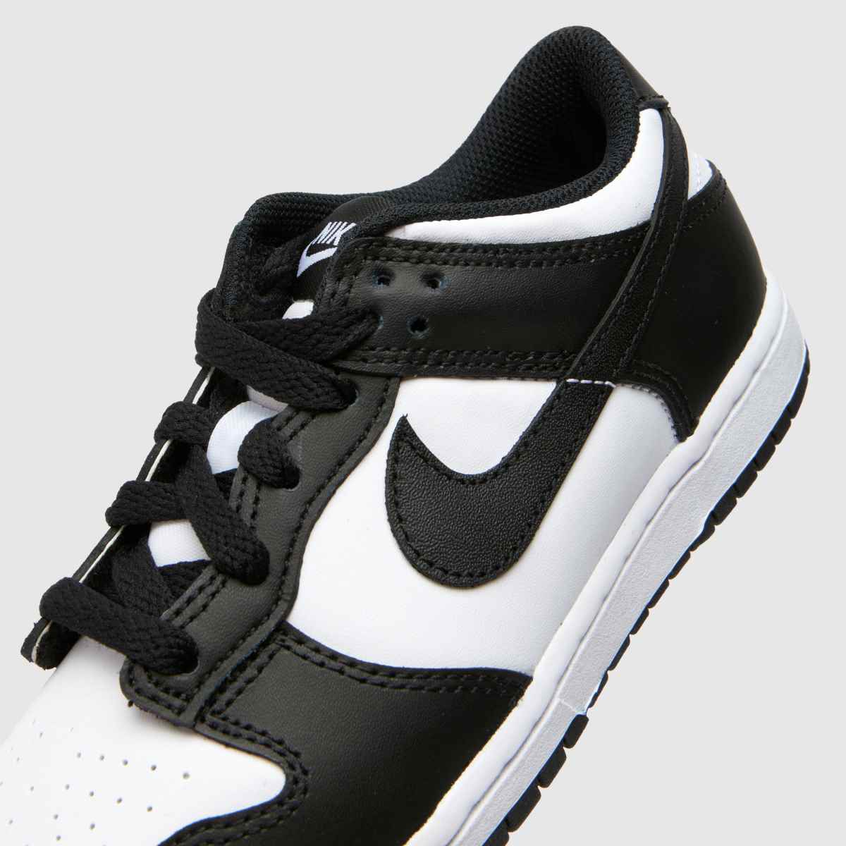 Nike Dunk Low Junior-sneakers i vitt och svart