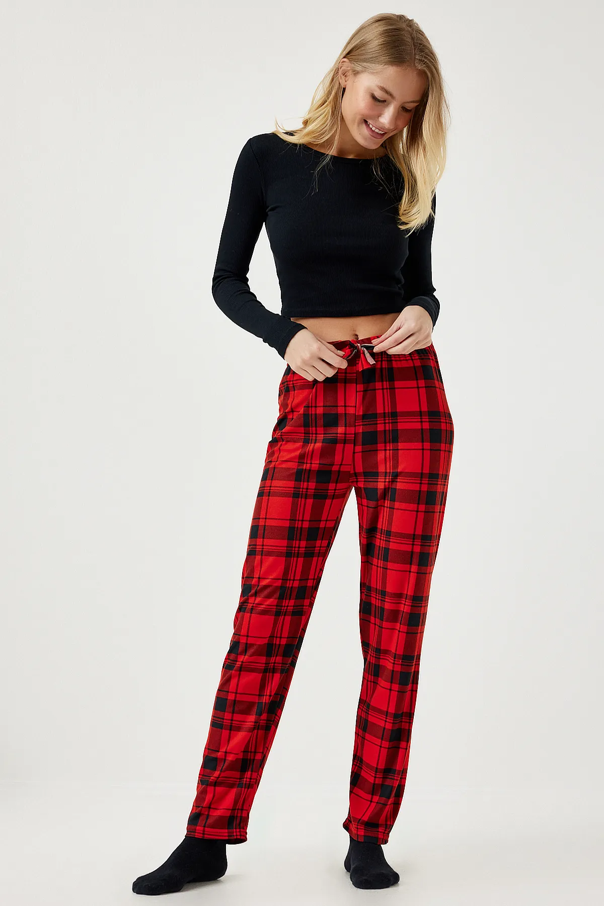 Happiness İstanbul  Rote Pyjamahose aus weichem Strick mit Muster für Damen CE00089