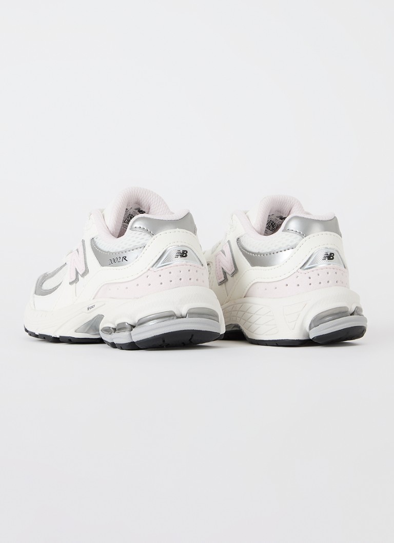 Teniși New Balance 2002R cu detalii din plasă
