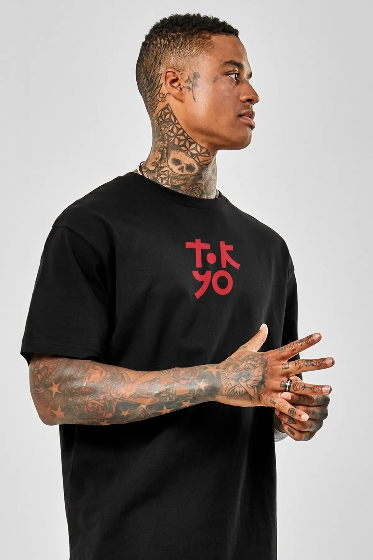 MOONBULL  Übergroßes schwarzes T-Shirt „Tokyo“ mit Aufdruck „Tokyotshirt“.