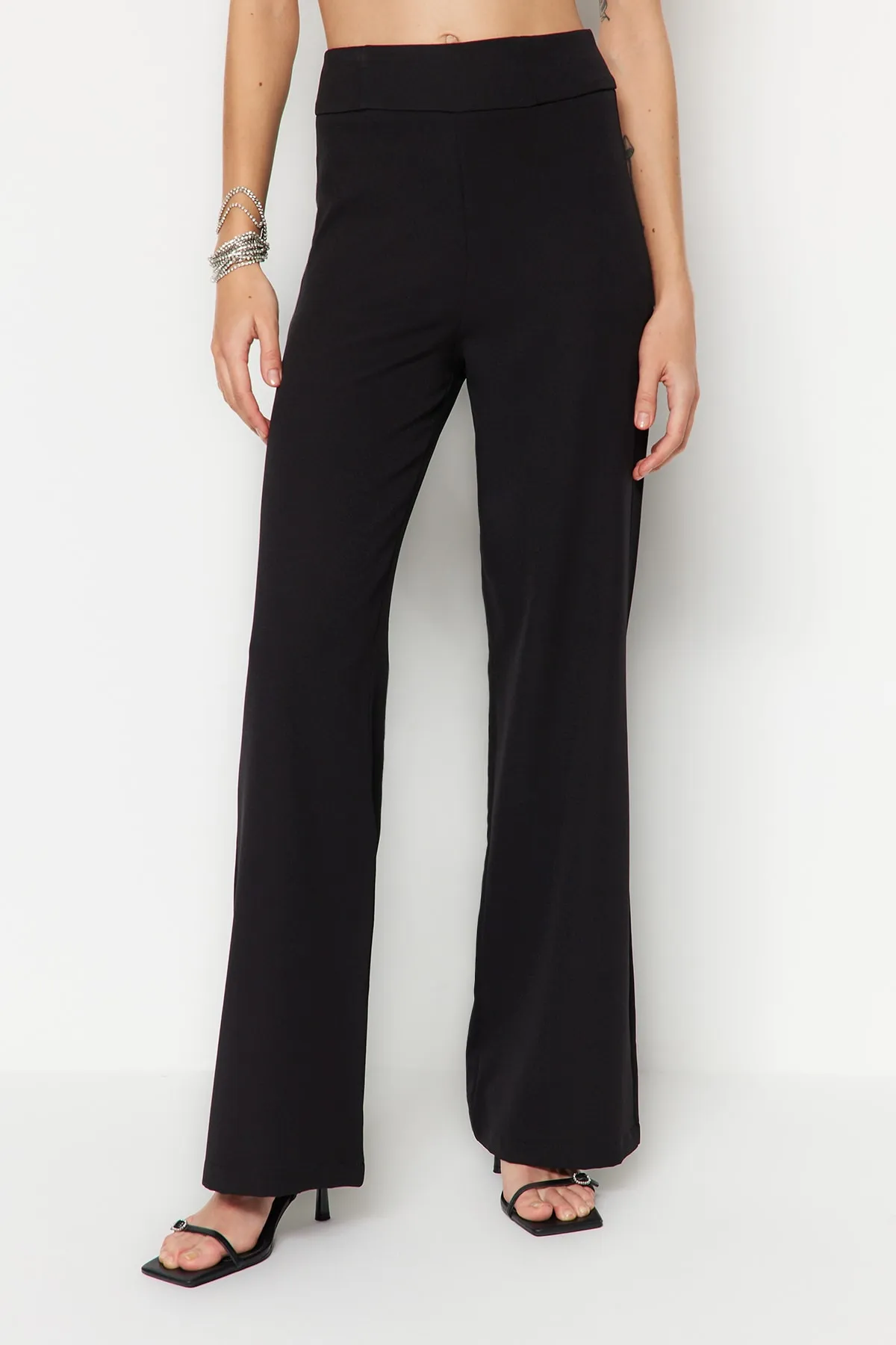 Trendyol Collection  Schwarze gewebte Hose TPRSS23PL00023