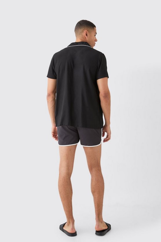 Kurzärmliges Hemd mit Paspeln & Badehose