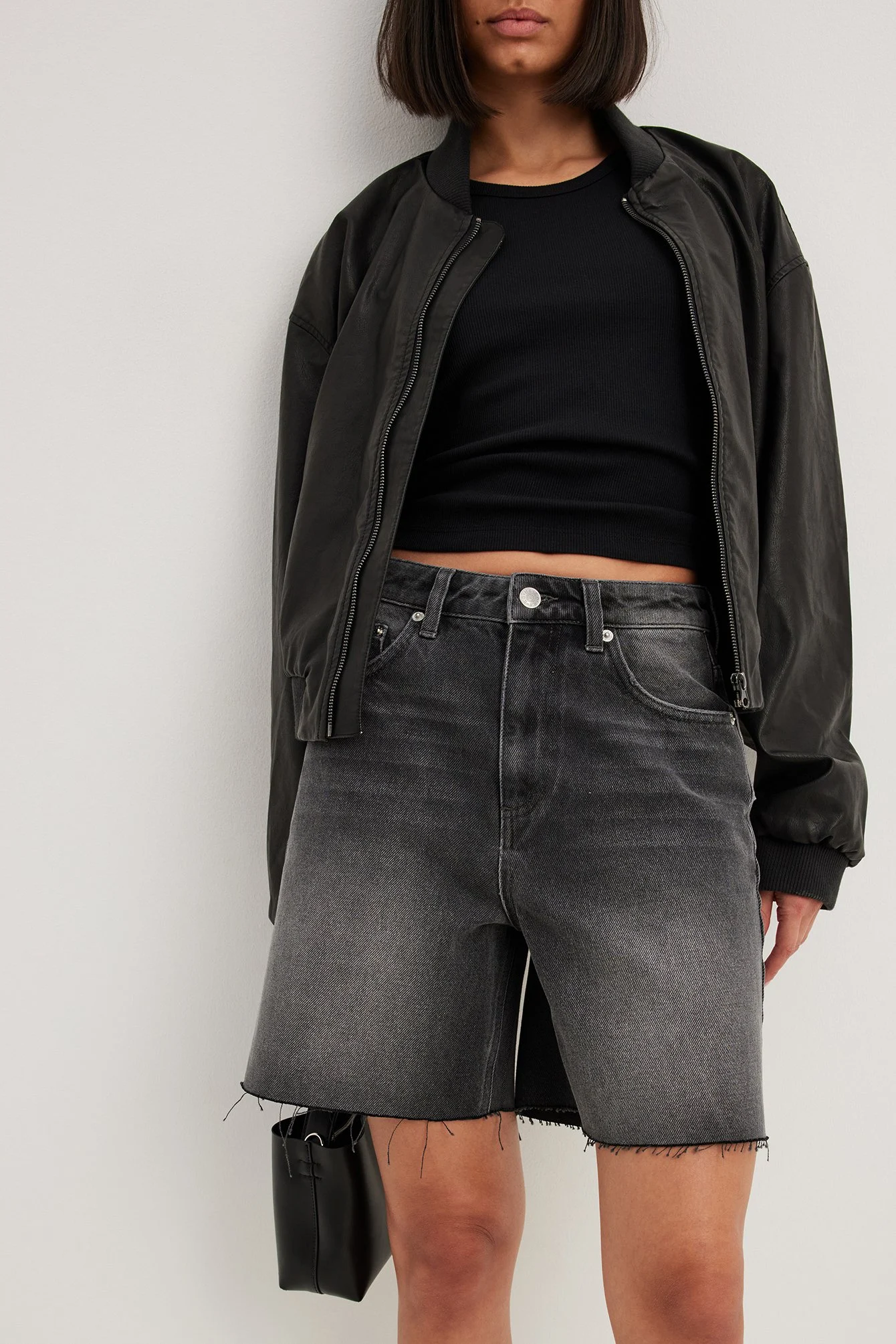 Hochtaillierte Denim-Shorts mit rohem Saum