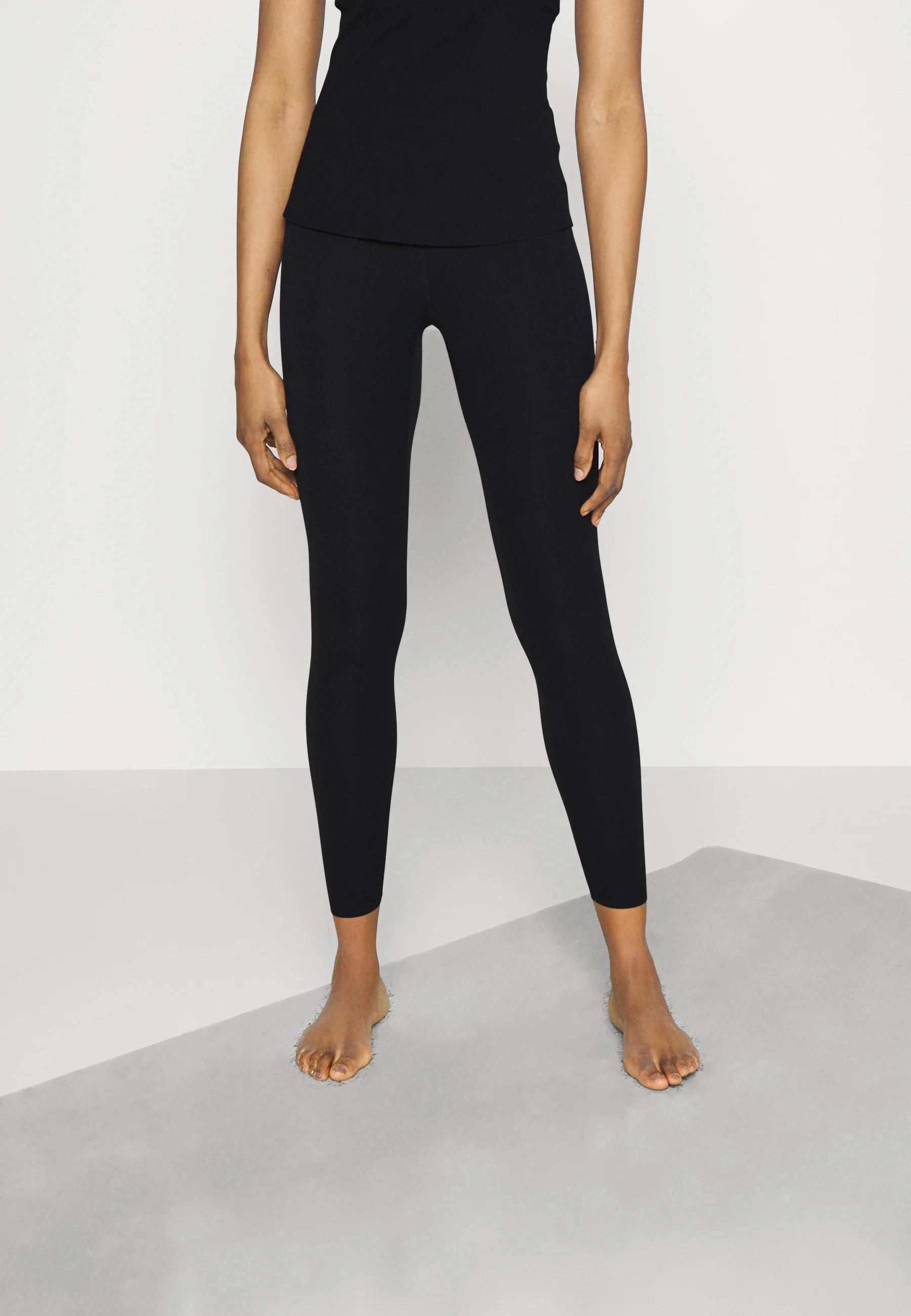 Mallas Nike Performance NIKE ZENVY para mujer, tiro medio, 7/8, con sujeción suave - Mallas
