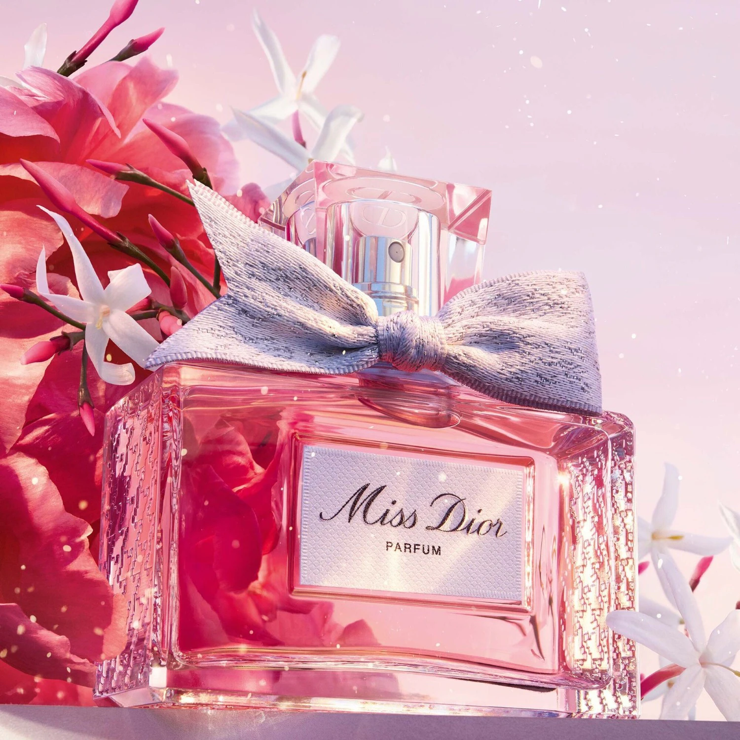 DIOR Интензивне цветне, воћне и дрвенасте ноте