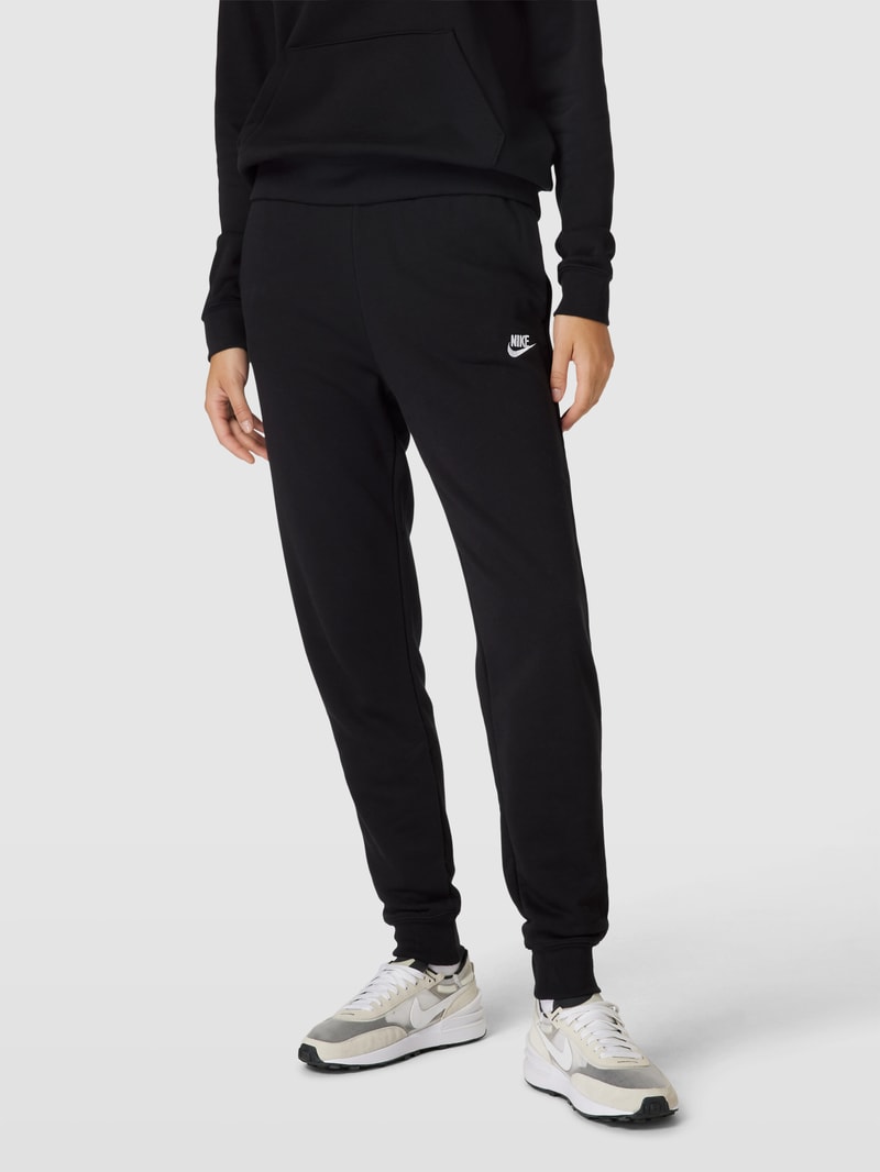 Sweatpants mit Label-Detail Modell 'NSW CLUB' in schwarz