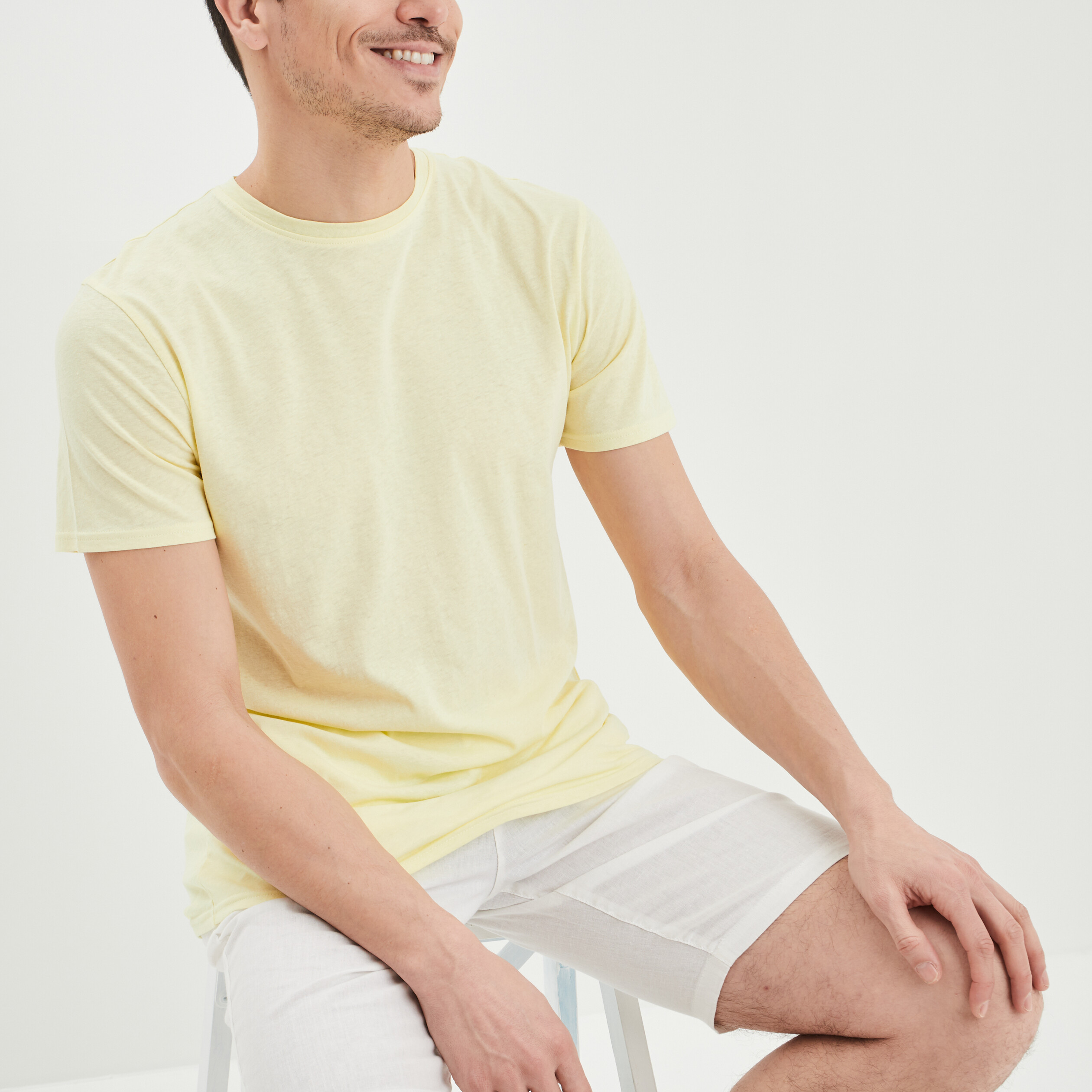T-shirt manches courtes en mélange lin jaune clair homme | La Halle