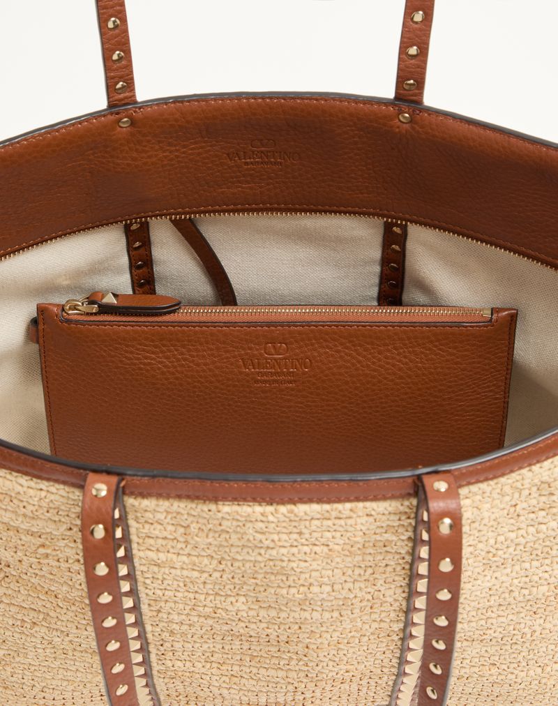 Bolsa de compras Valentino Garavani Rockstud em ráfia