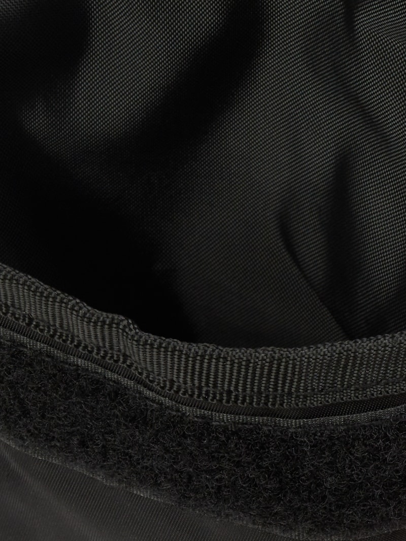 Umhängetasche mit Logo in schwarz