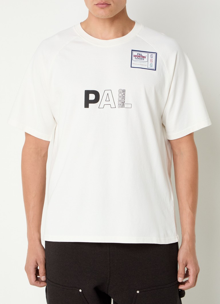 PAL Sporting Goods Cowboy kempinga T-krekls ar logotipu un apdruku aizmugurē