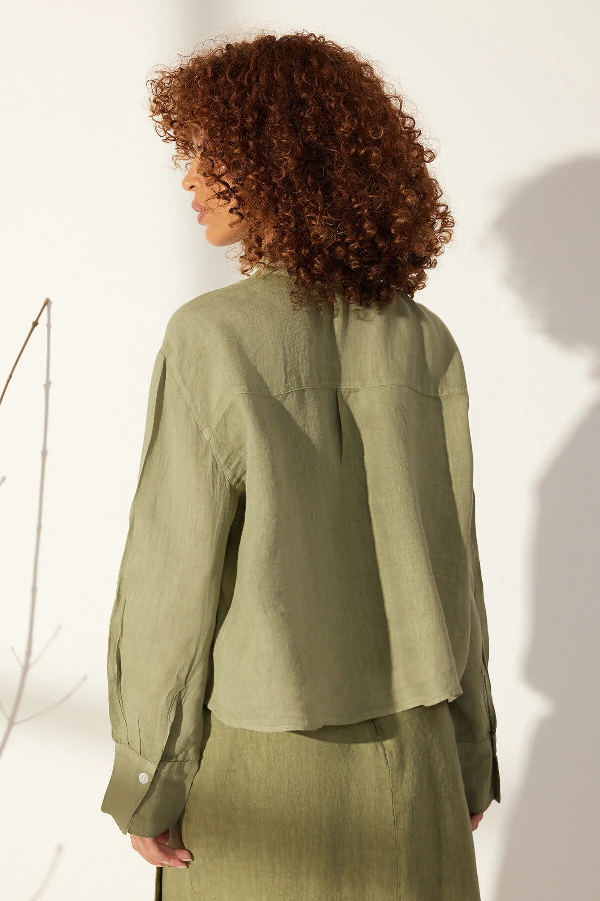 Trendyol Collection  Mintgrünes Oversize-Hemd aus 100 % Leinen TWOSS24GO00121