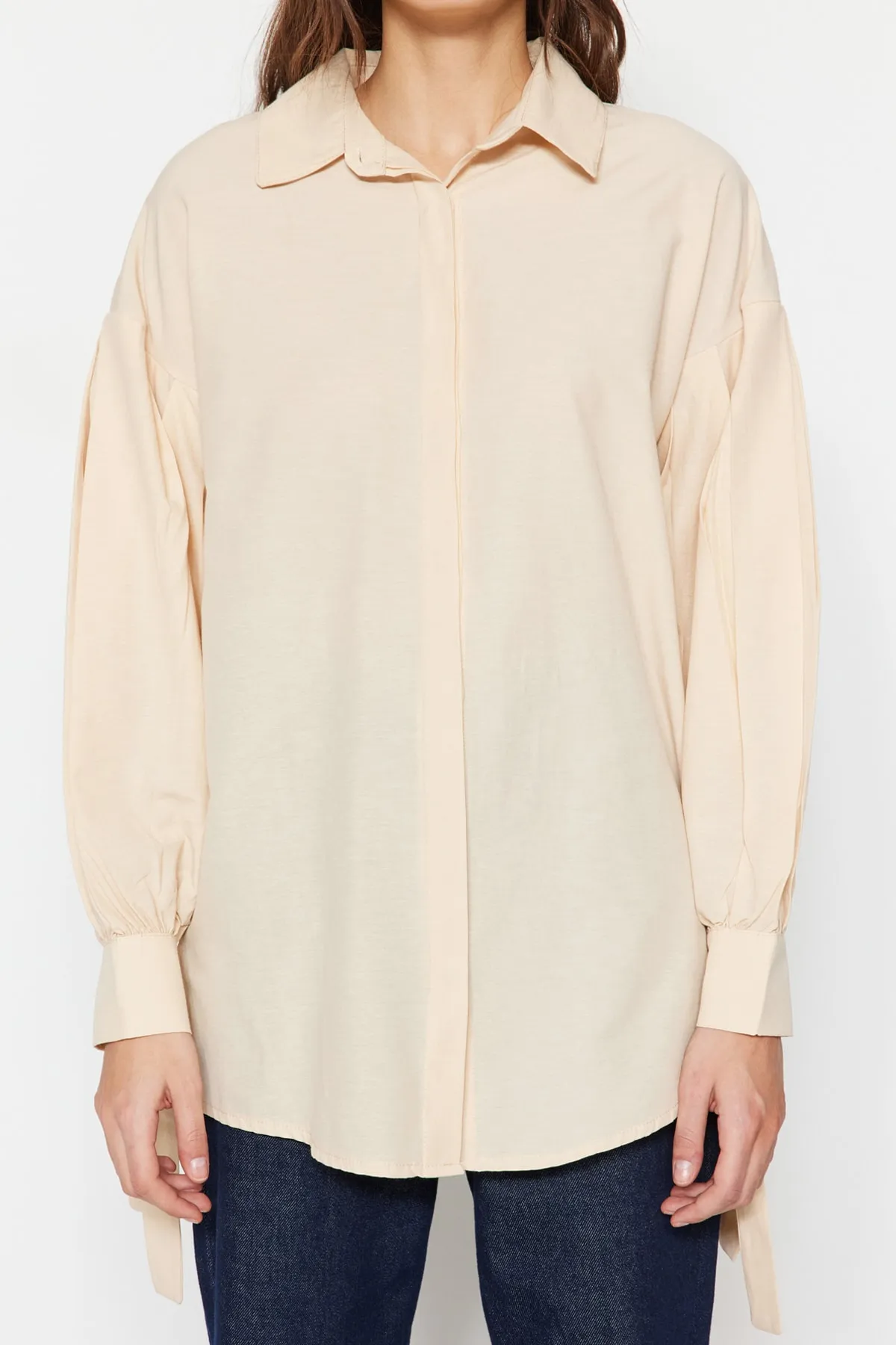 Trendyol Modest  Gewebtes Baumwollhemd mit steinbesetztem Bindedetail auf der Rückseite, Accessoires TCTSS23TG00109