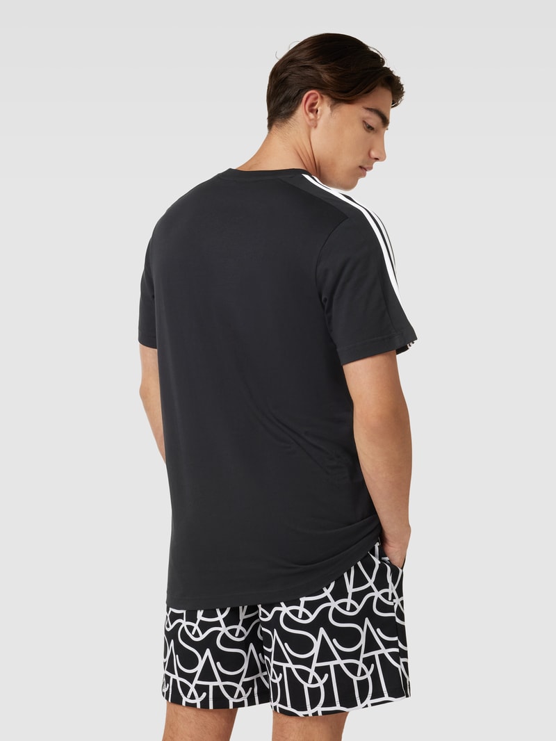 T-Shirt mit Label-Stitching in schwarz