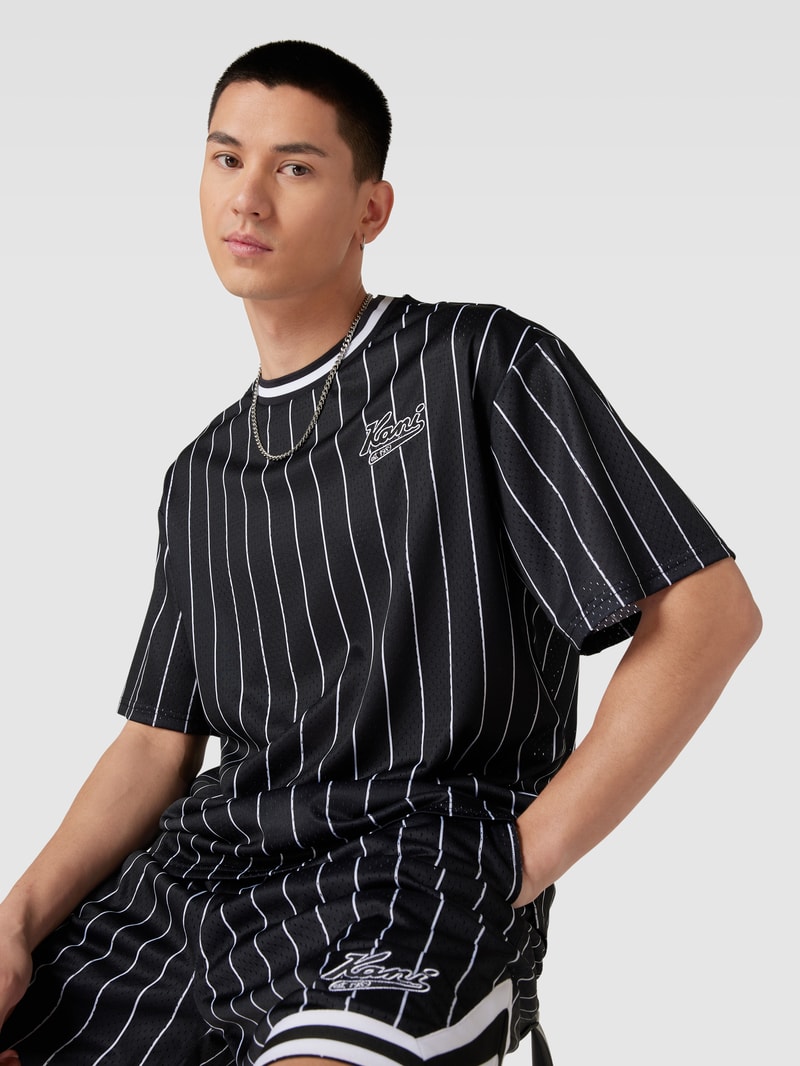 T-Shirt mit Streifenmuster Modell 'Varsity' in schwarz