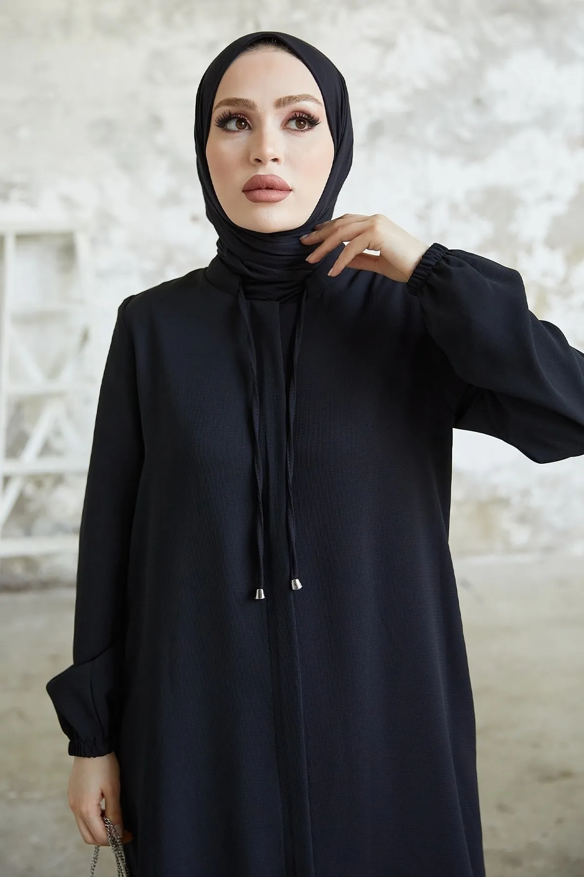 InStyle  Abaya mit Spitzenkragen und versteckter Knopfleiste – Schwarz