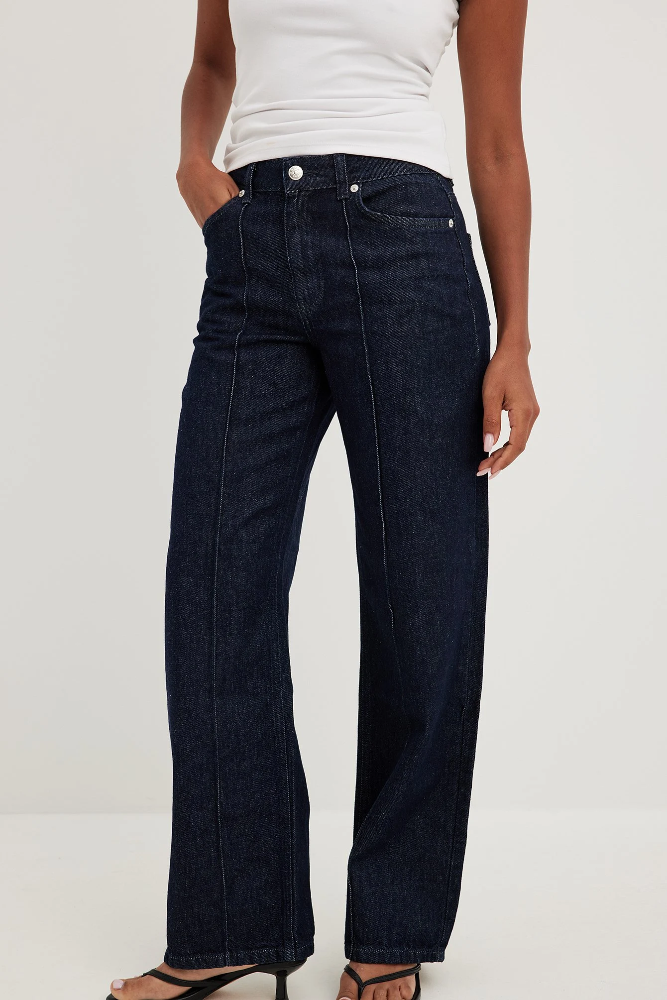 Jeanshose mit Falte vorne