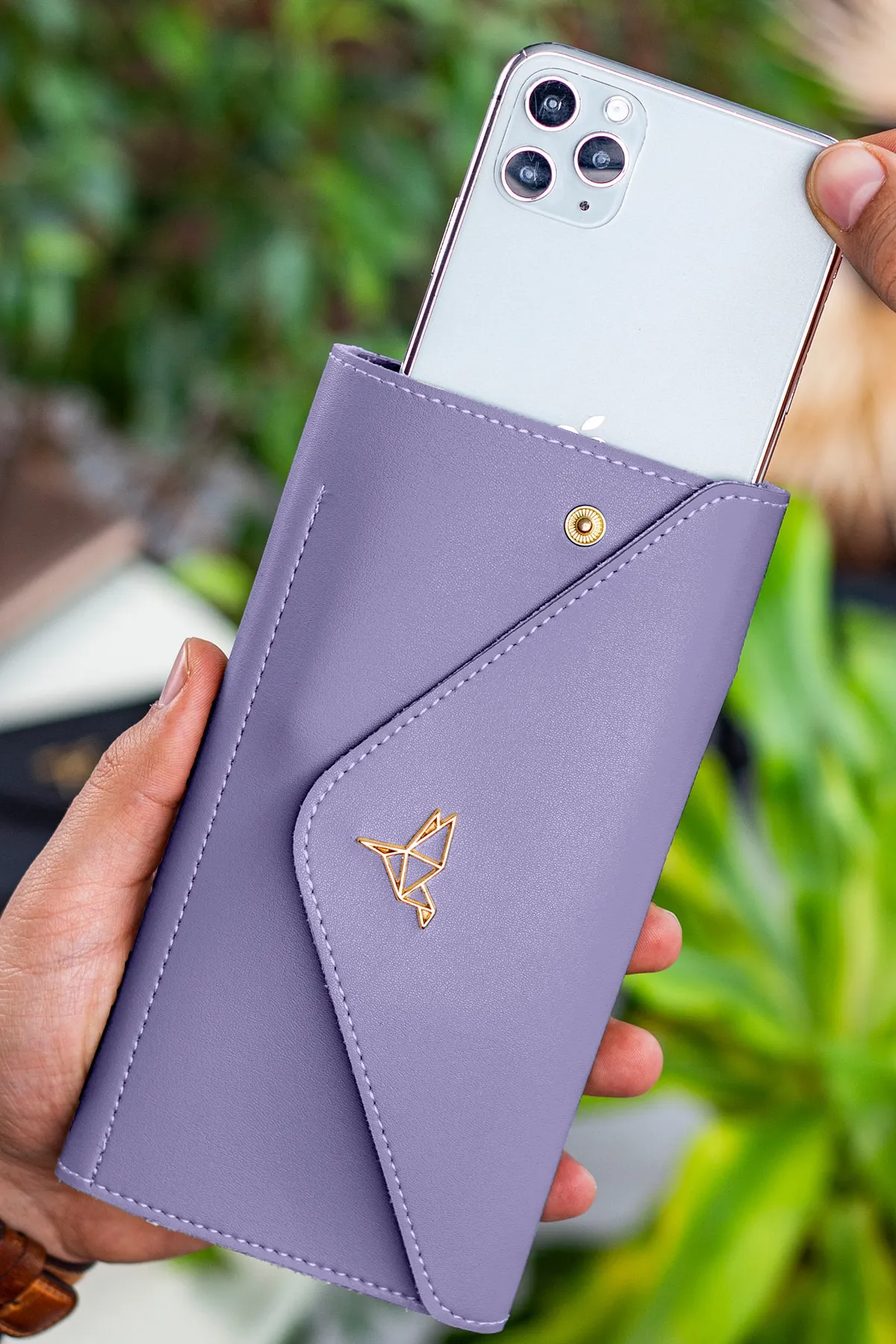 Garbalia  Fliederfarbene Damenbrieftasche mit Umschlagmodell und Telefon- und Münzfächern