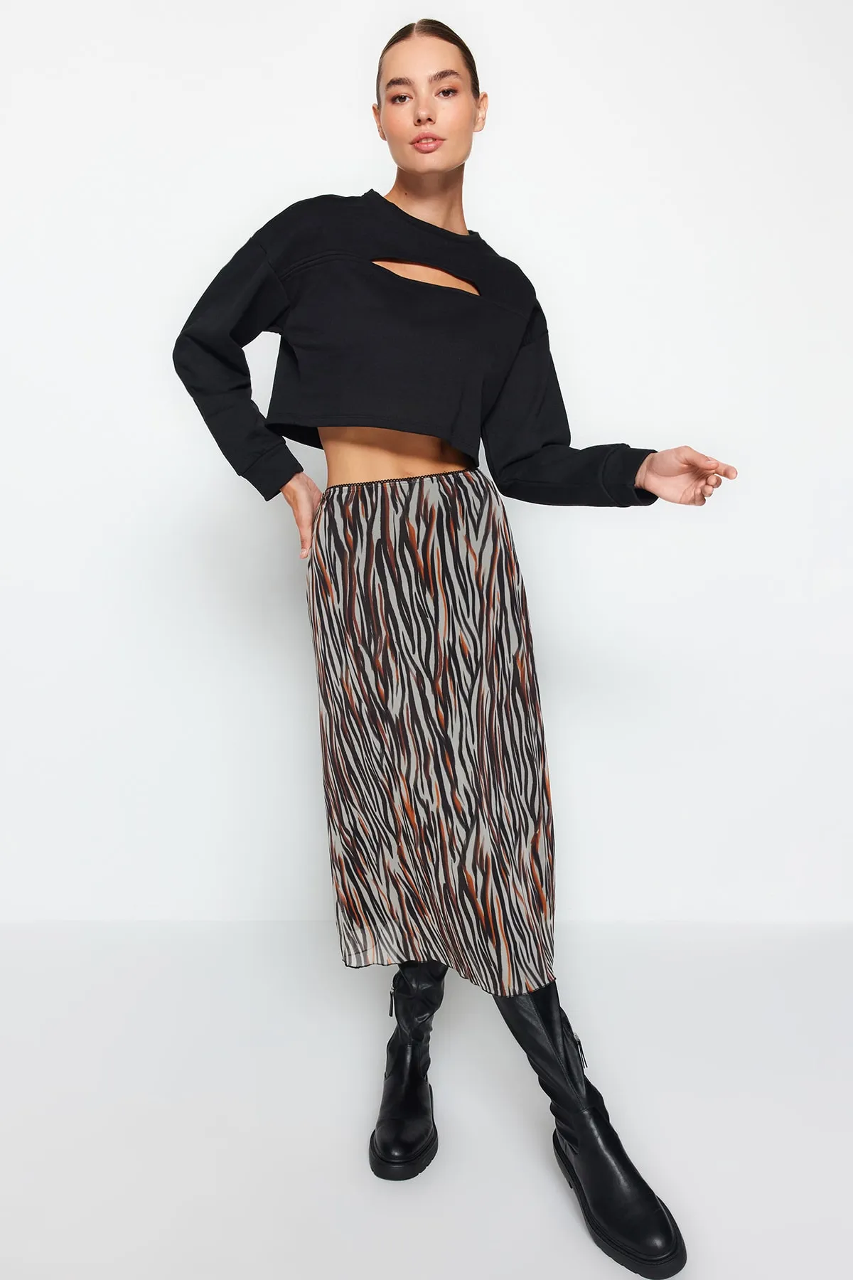 Trendyol Collection  Brauner bedruckter Midi-Strickrock aus gefüttertem Tüll mit elastischer Taille TWOAW24ET00006