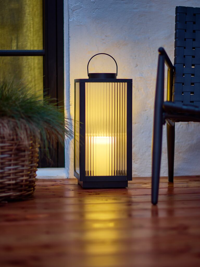 Lanterna GULDSMED, largura 22 x comprimento 22 x altura 48 cm, com LED, preta