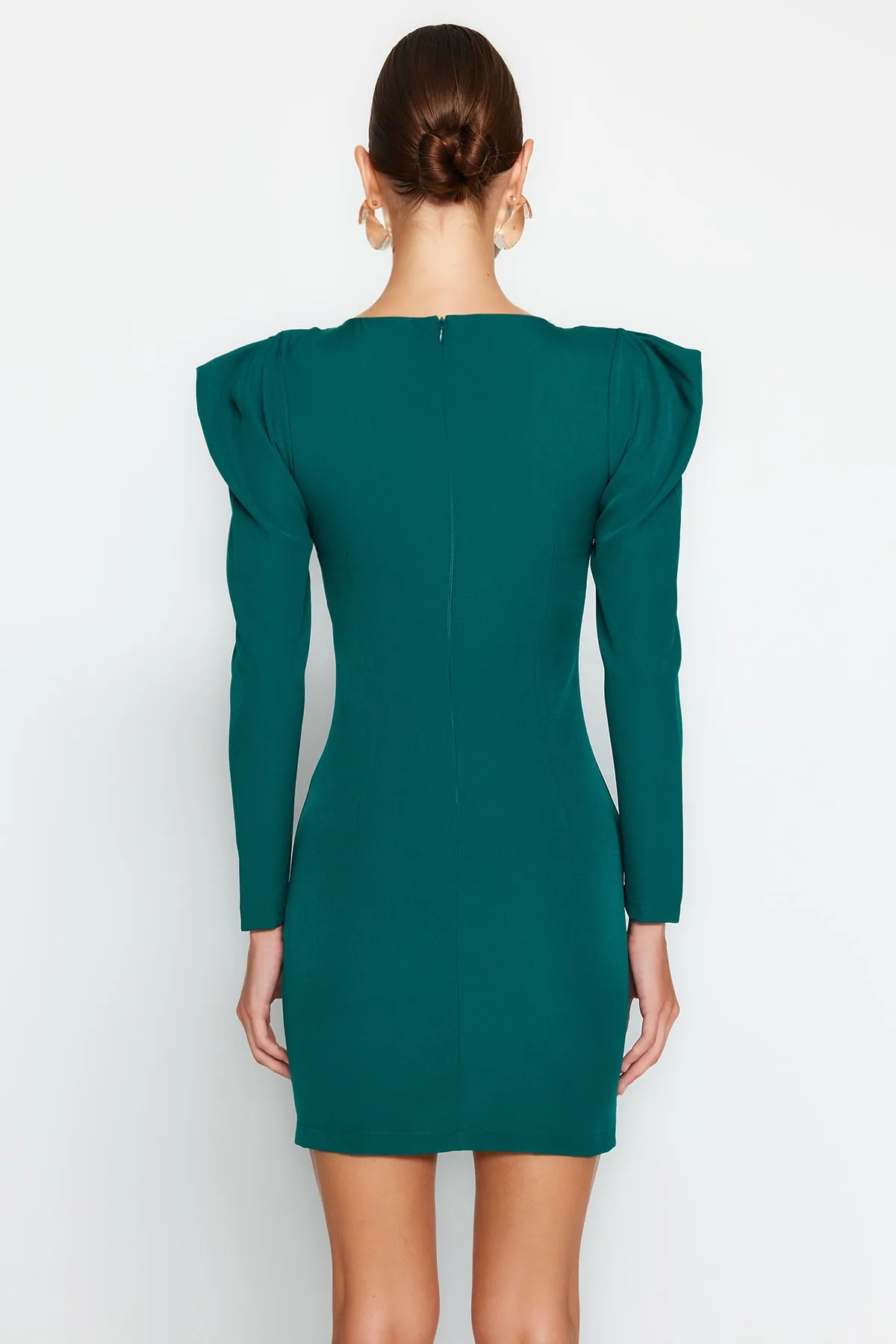 Trendyol Collection  Smaragdgrünes Webkleid mit enganliegenden Ärmeln und detailliertem Schlitz TWOAW22EL1349