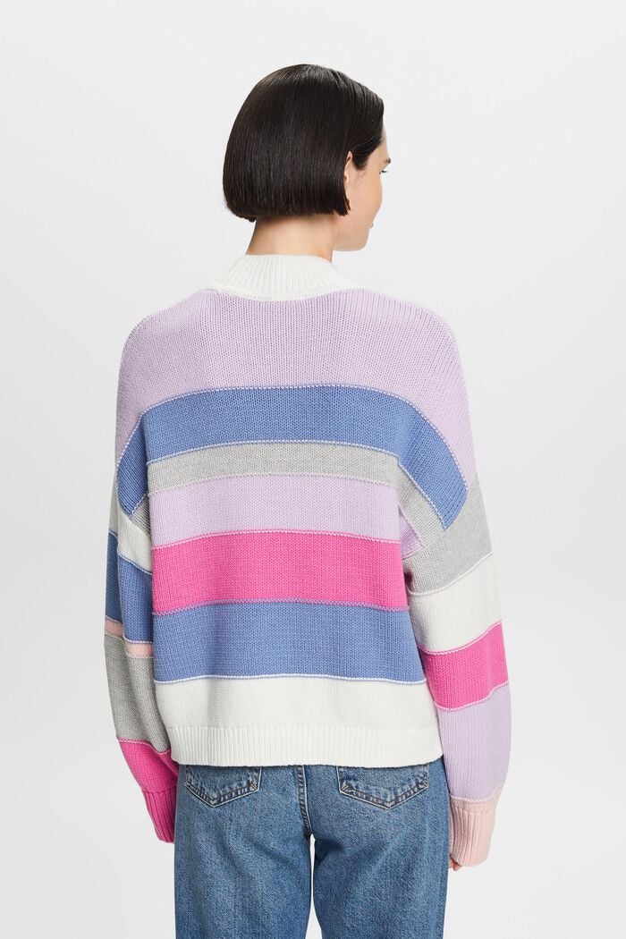 Gestreifter Pullover mit Stehkragen