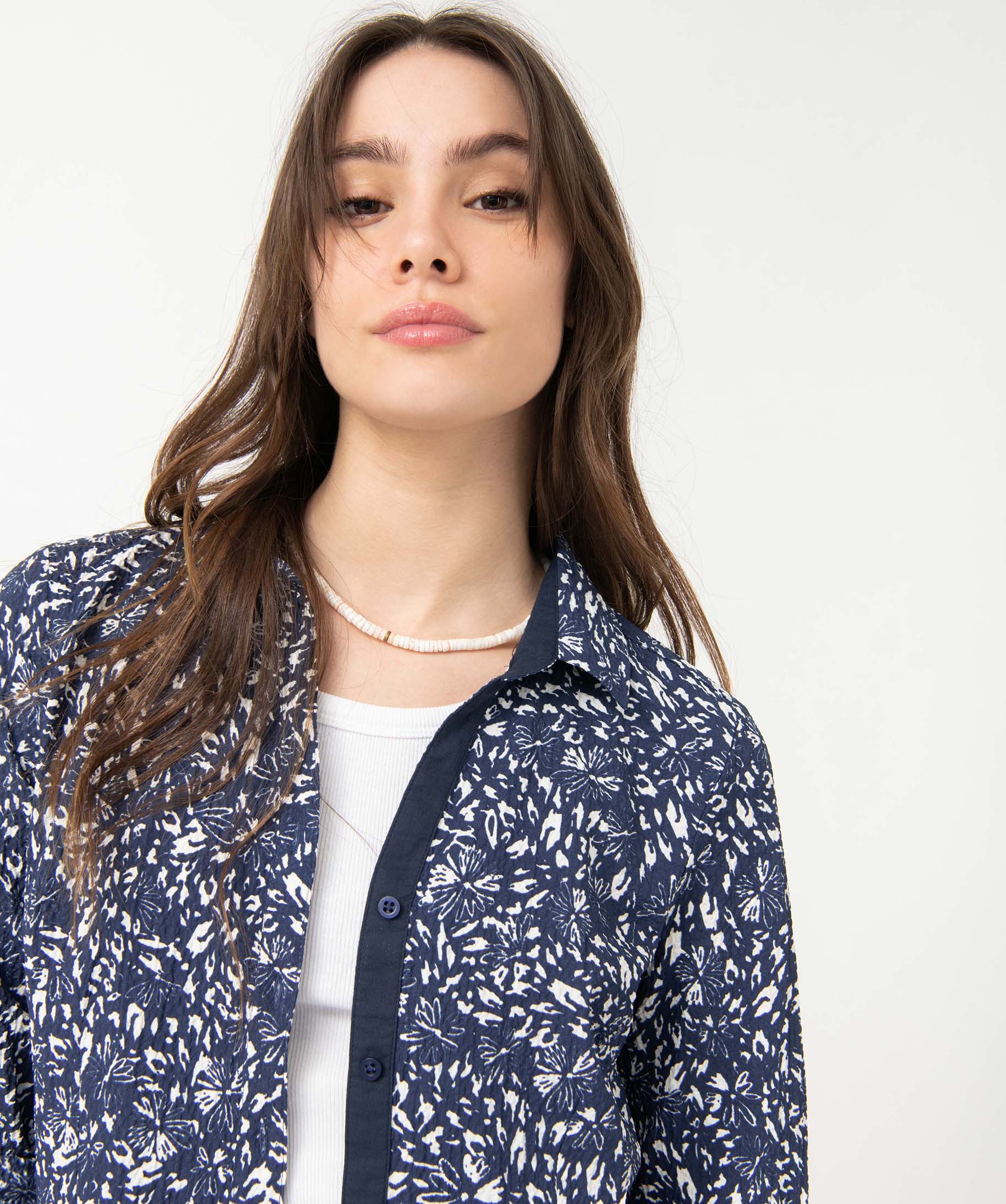Chemise femme à motifs fleuris avec manches retroussables imprime | GEMO