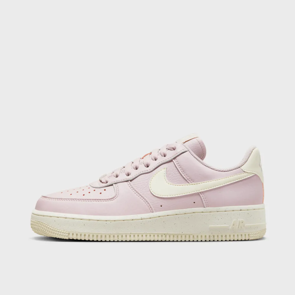 Nike Air Force 1 07 SE DV3808-001 / lila