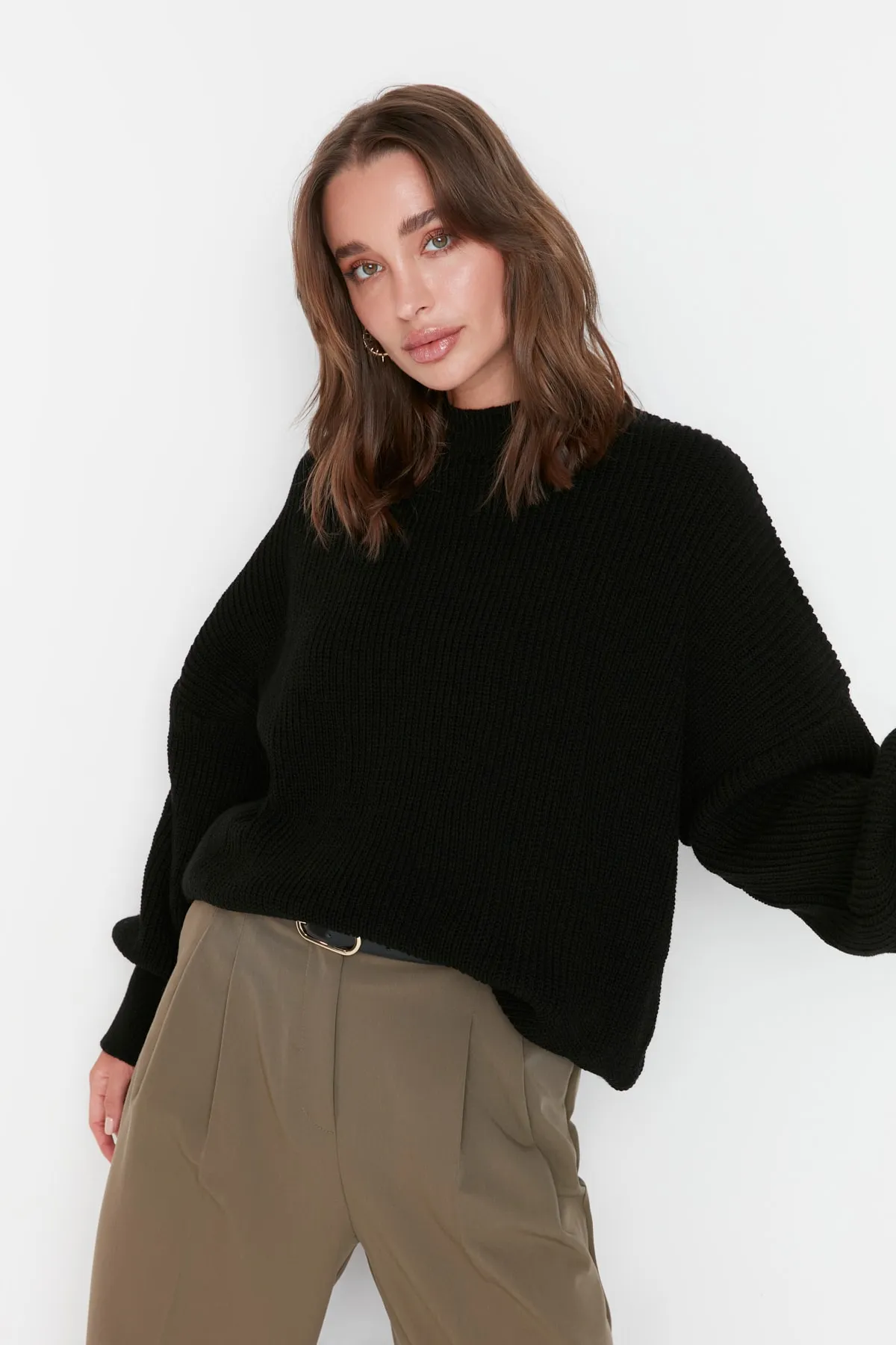Trendyol Collection  Schwarzer Strickpullover mit Rundhalsausschnitt und weiter Passform TWOAW23KZ01448