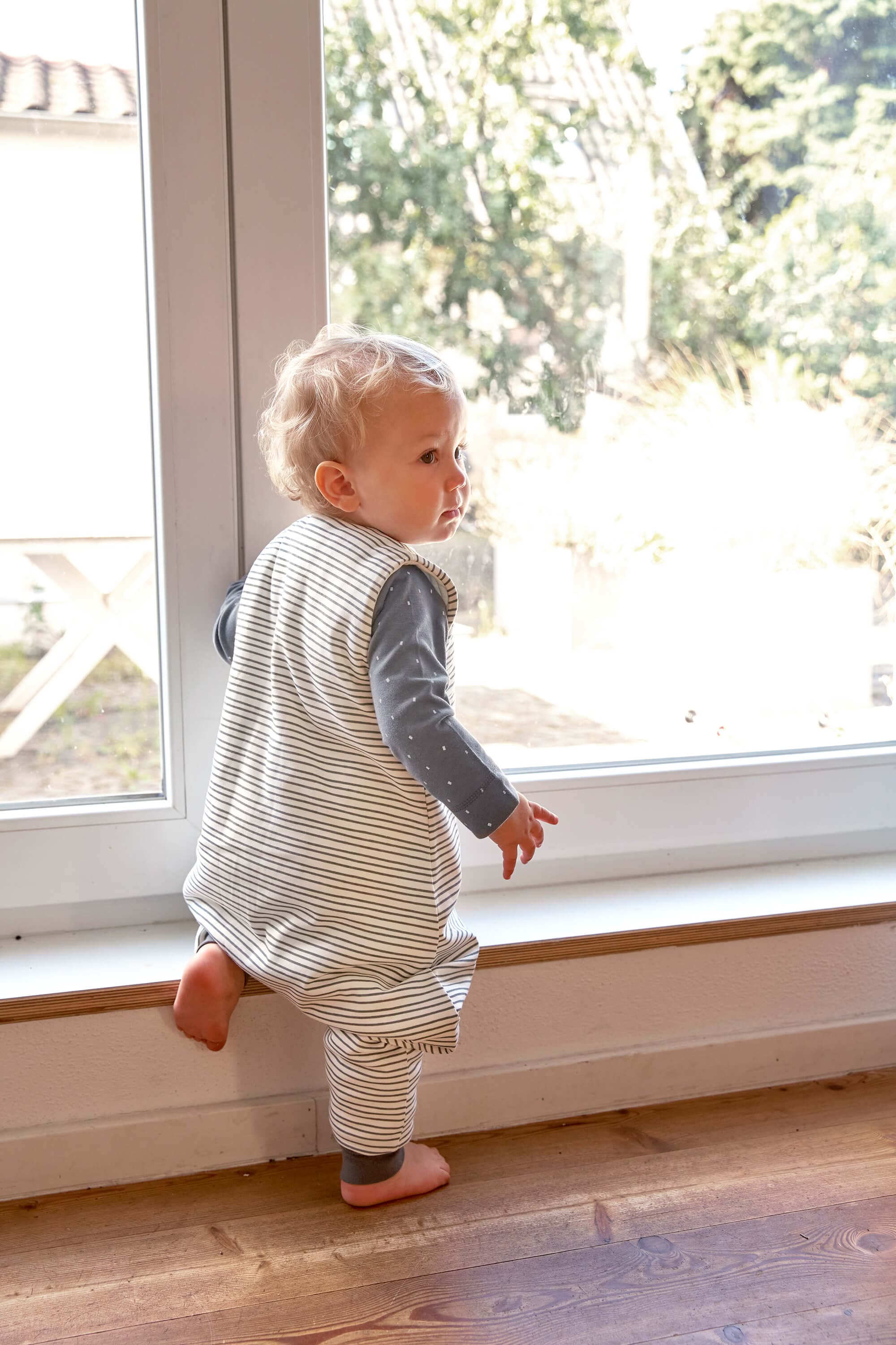 Kinder Schlafoverall 2,5 TOG, Striped, Grau