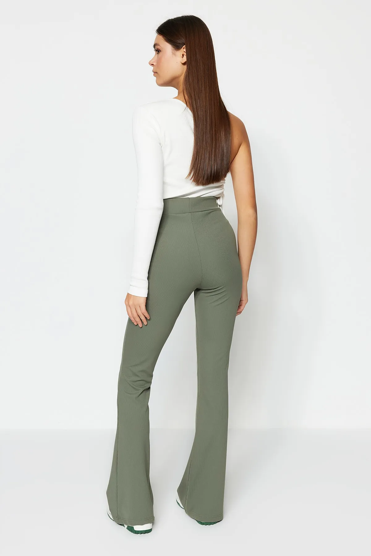 Trendyol Collection  Khakifarbene, gerippte, ausgestellte/spanische Leggings mit hoher Taille und gestrickter Hose TWOSS23PL00135