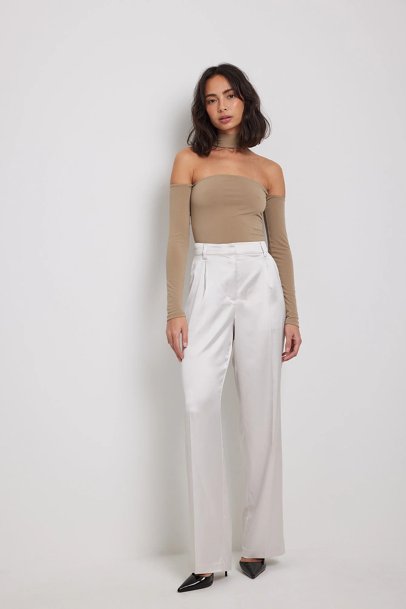 Schulterfreies Top mit Choker-Detail