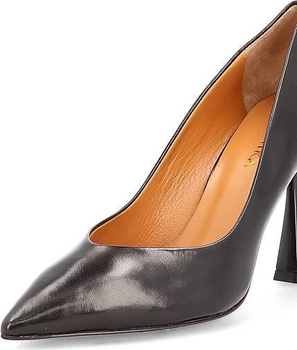 Thea Mika Pumps
