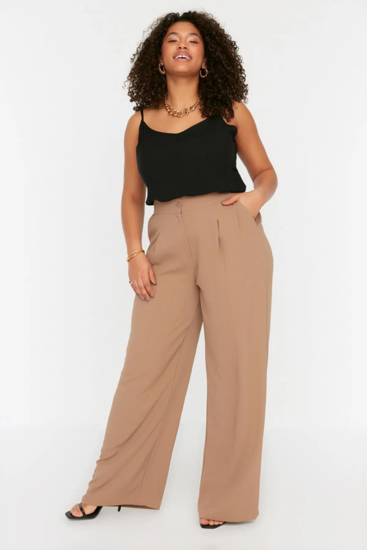 Trendyol Curve  Nerzfarbene, hoch taillierte, plissierte Webhose TBBSS22PL0448