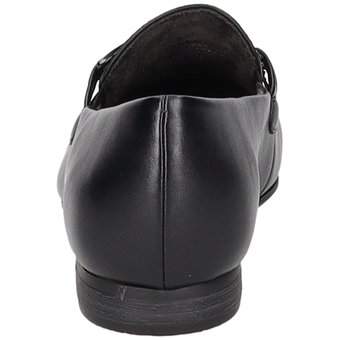Jana Slipper in schwarz