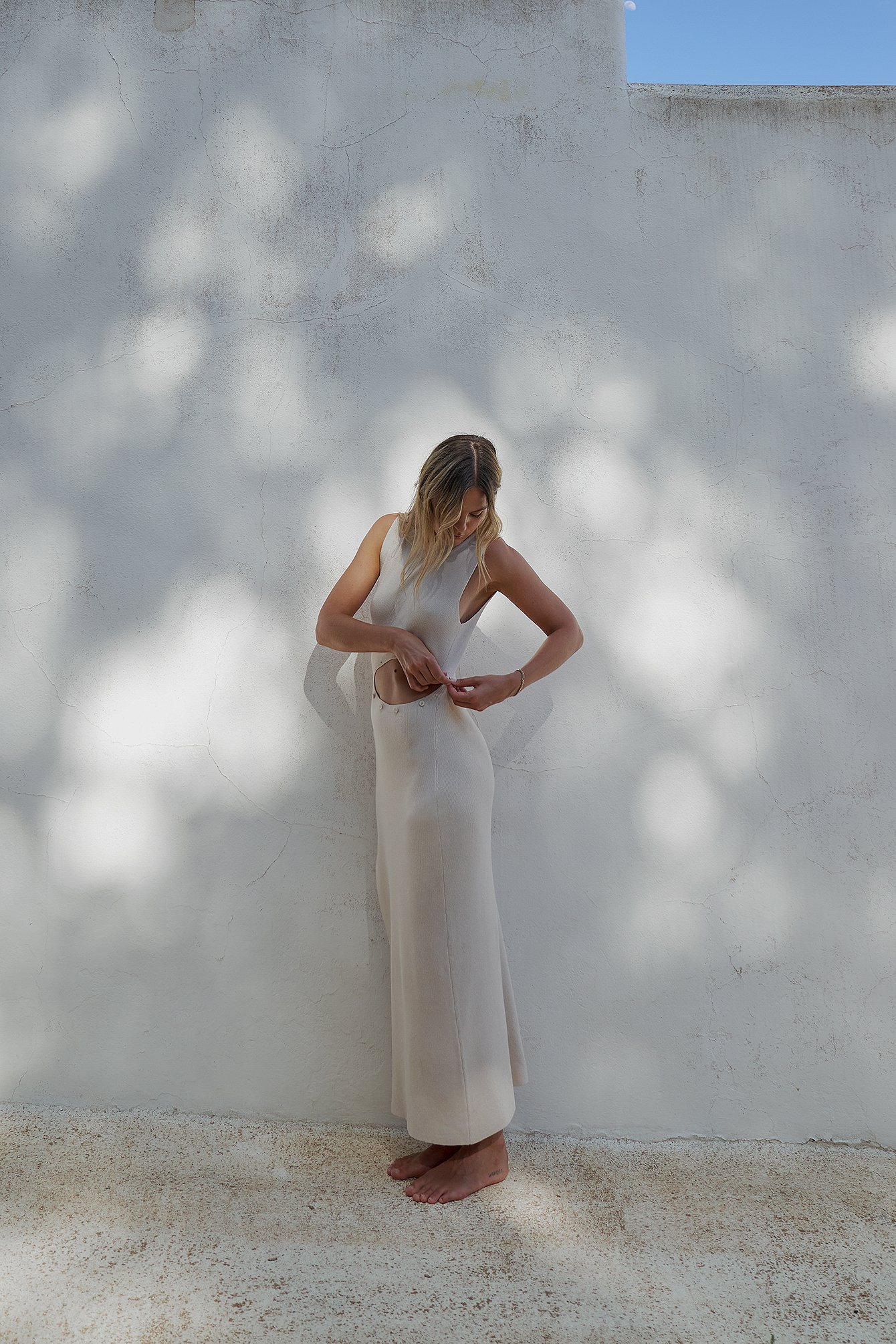 Geripptes Midikleid mit Cut-Out