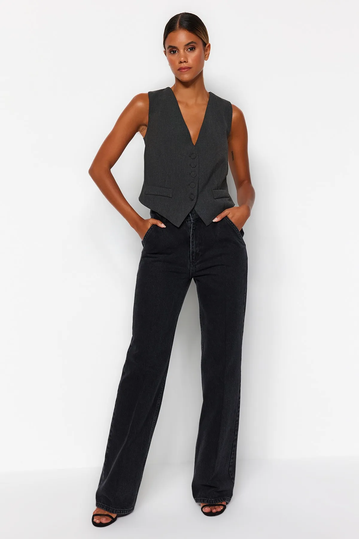 Trendyol Collection  Schwarze Jeans mit hoher Taille und weitem Bein und Taschendetail TWOAW24JE00006