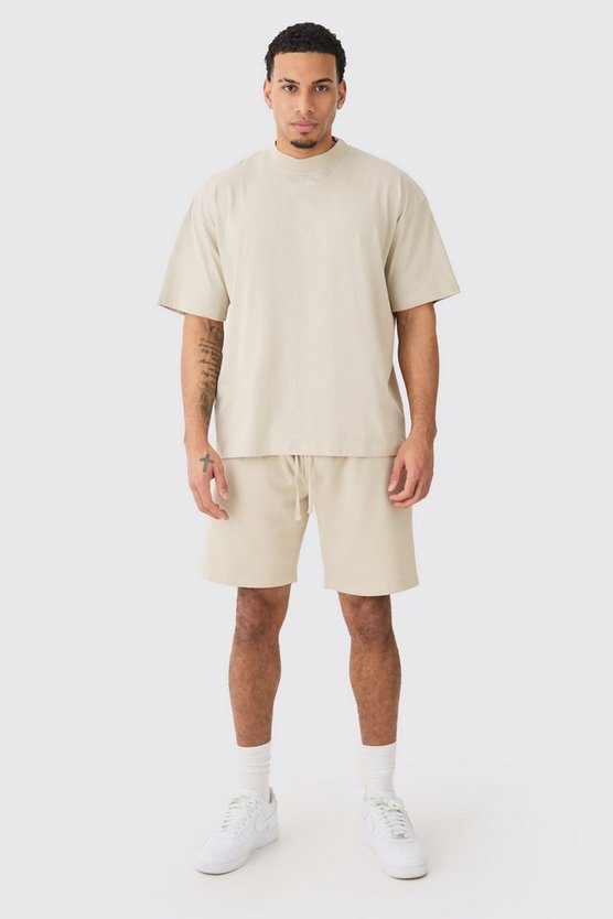 Oversize Man T-Shirt & lockere Shorts