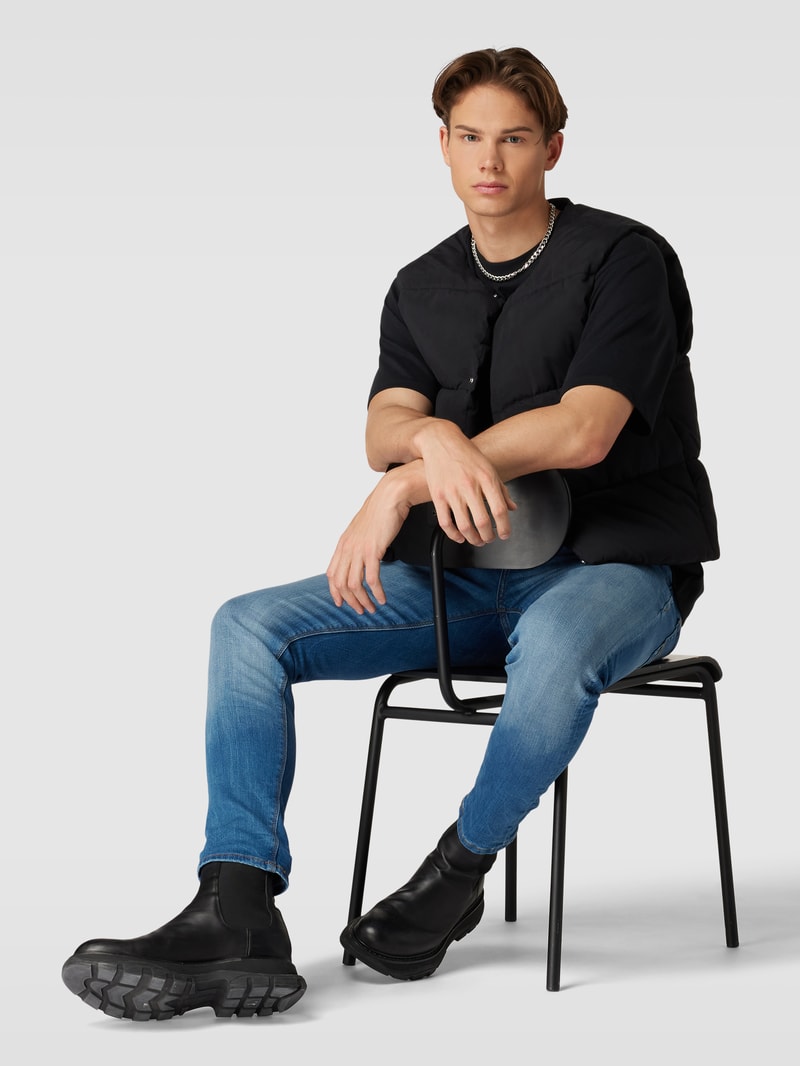 Jeans mit Label-Patch Modell 'Servando' in blau
