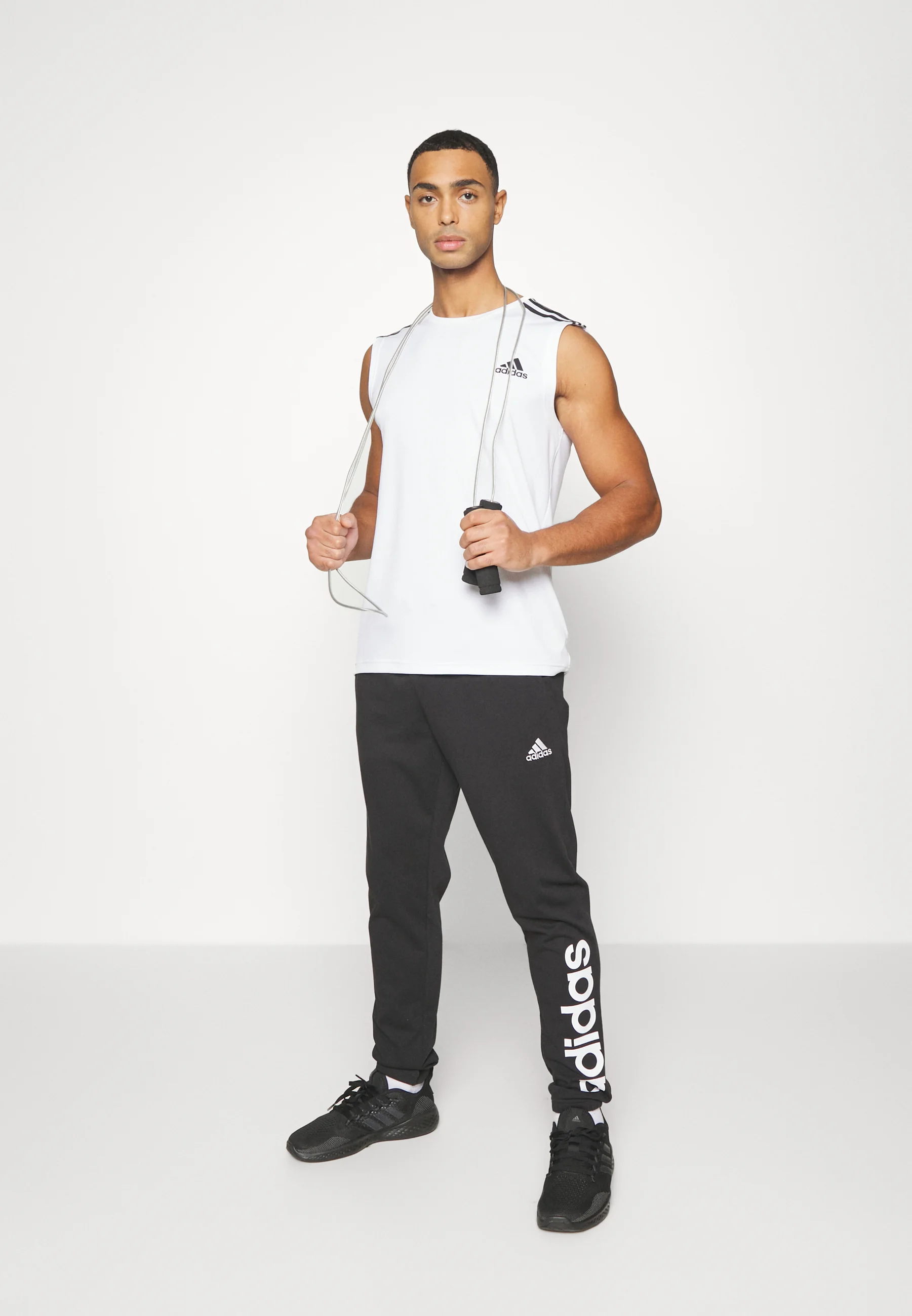 Pantalones deportivos adidas Sportswear