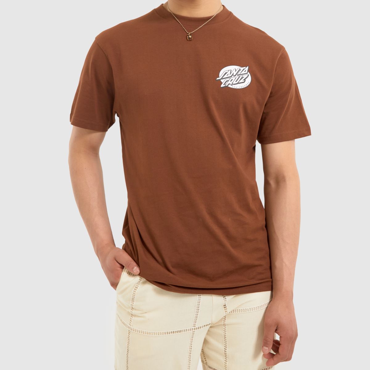 Santa Cruz – Winkowski – Brun t-shirt med urtidsmönster