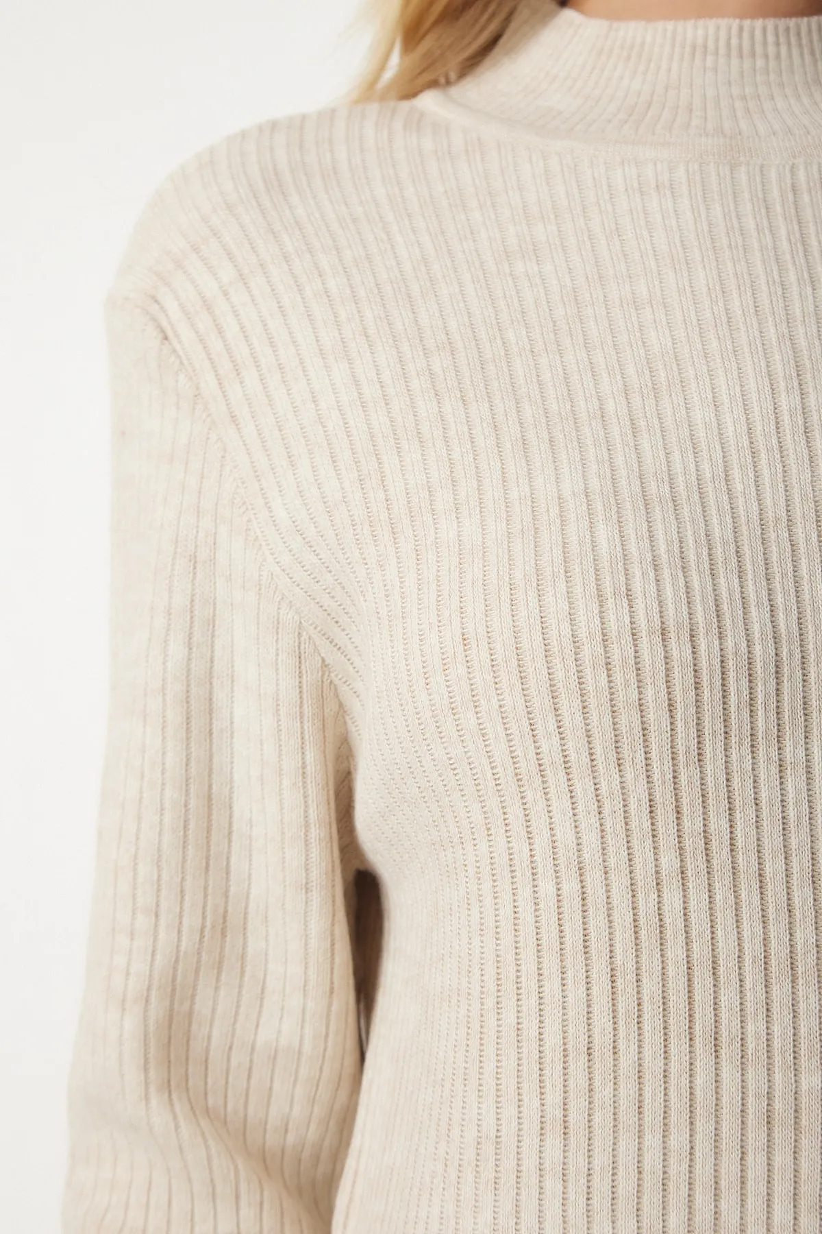 Happiness İstanbul  Beigefarbenes langes Strickkleid mit Rollkragen und Schlitz für Damen YY00163