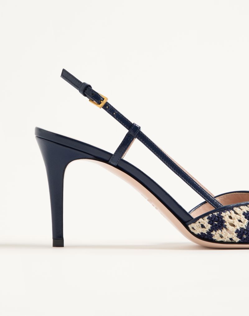 Sandália VLogo Signature Slingback Décolleté em tecido de crochê de 80 mm